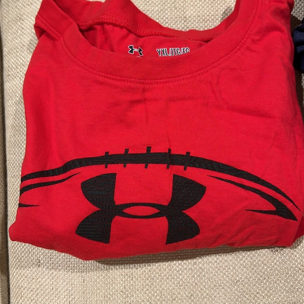 Set of 7 Under Armour Boy’s XL shirts short sleeved. - Picture 3 of 4